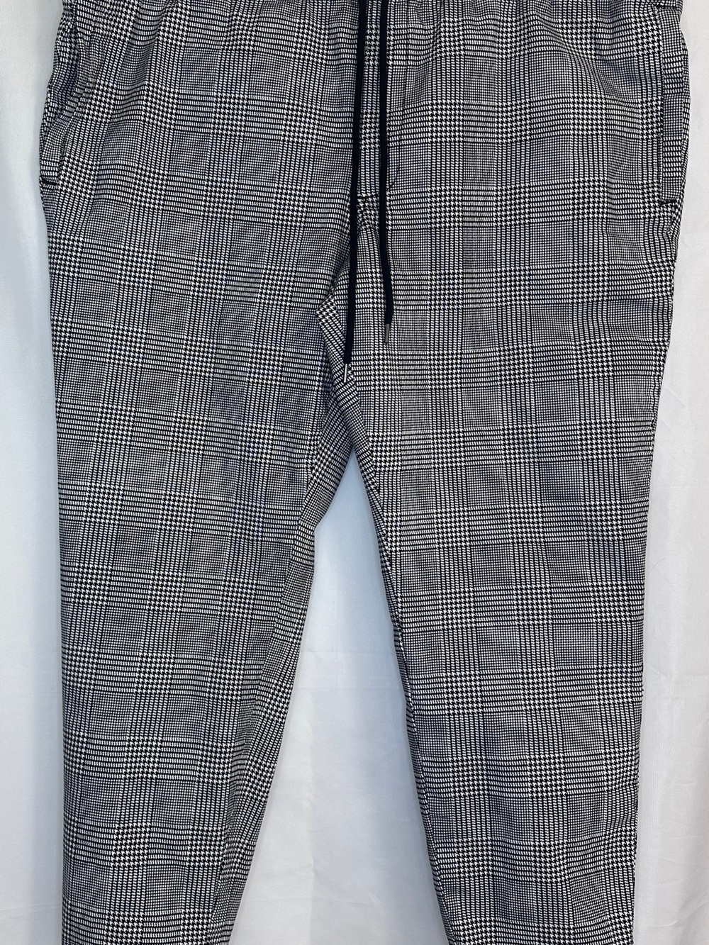 Original Use Men's Black & White Glen Plaid Jogger Pants